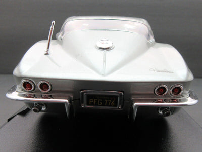1965 Chevrolet Corvette ~ Silver ~ 1:18 Metal Die Cast Car ~ Maisto