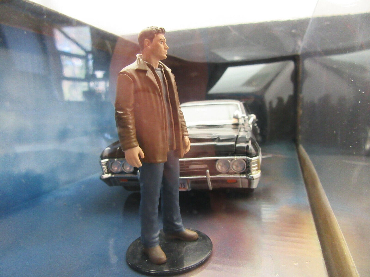 Dean Winchester & 1967 Chevy Impala SS Sedan ~ Die Cast ~ Supernatural ~ 1:24