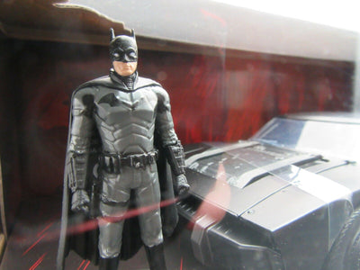 Batman & Batmobile ~ The Batman ~  2022 ~ Die Cast Car ~ 1:24