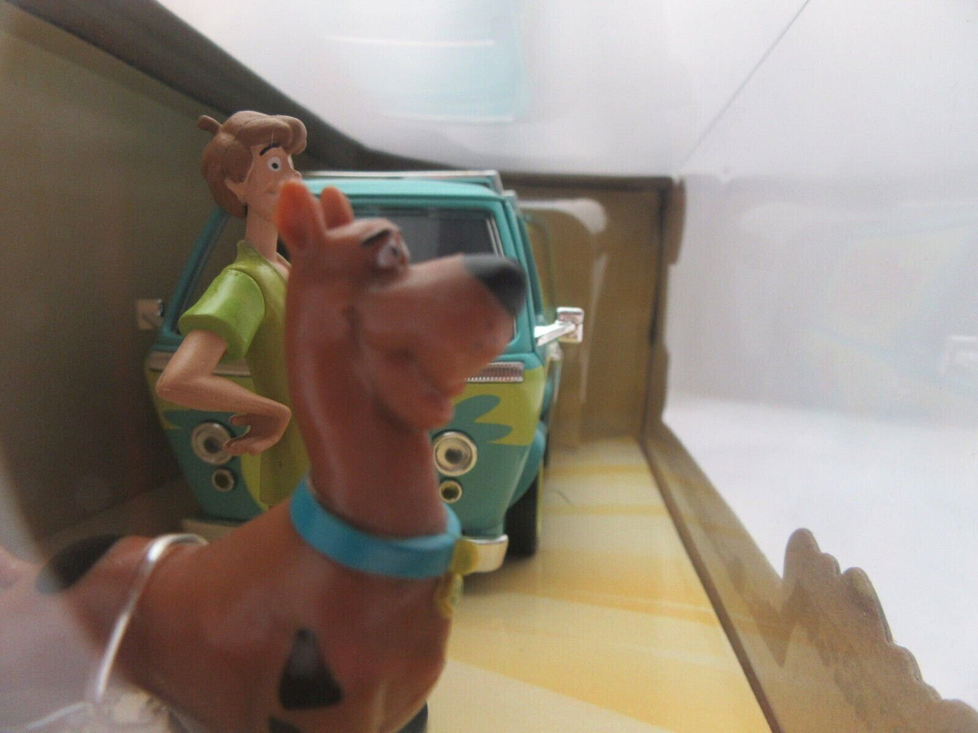 The Mystery Machine w/ Shaggy & Scooby-Doo ~ Die Cast ~ 1:24 scale