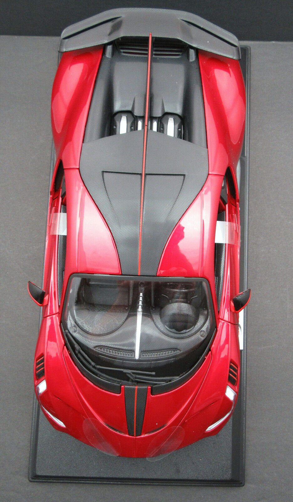 2019 Bugatti Divo ~ Red ~ 1:18 Metal Die Cast Car ~ Maisto