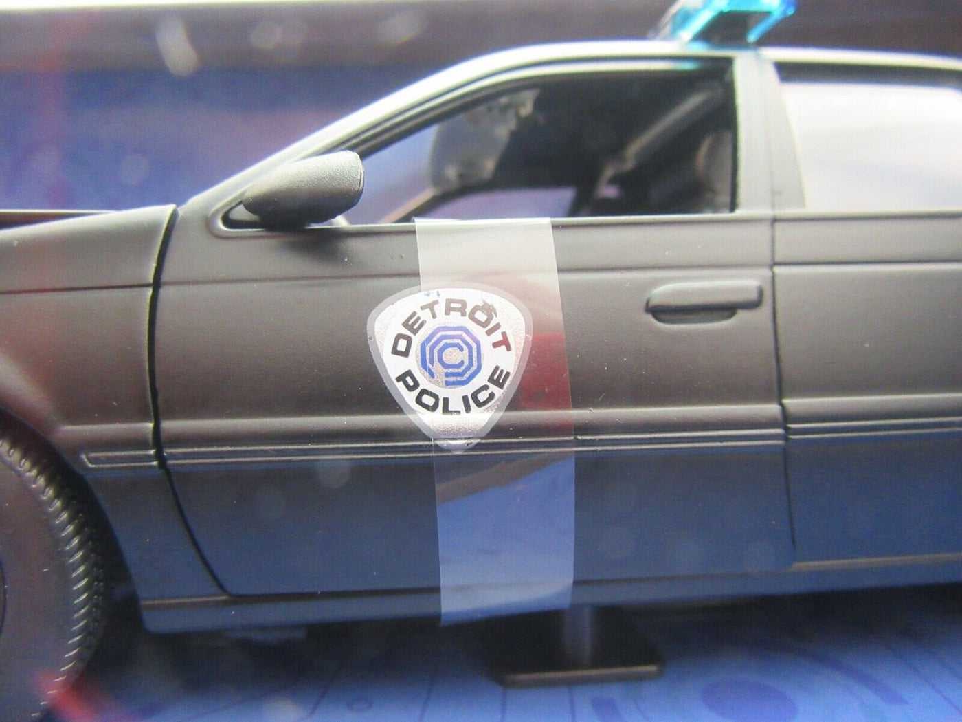 ROBO COP & OCP Ford Taurus ~ Die Cast Figure   1:24 scale