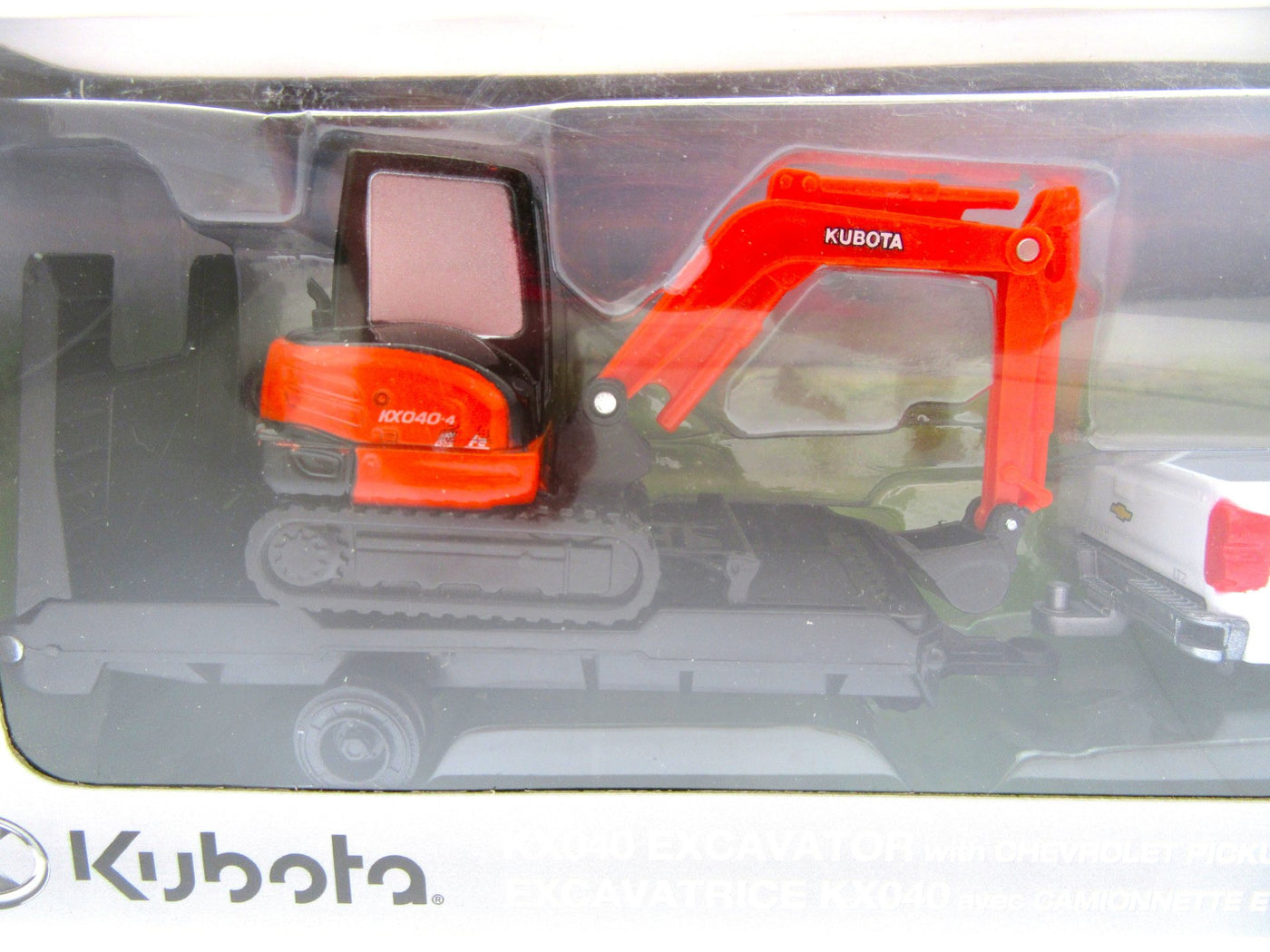 KX040 Kubota Excavator and Chevrolet 1500 Silverado Crew Cab 1:46 Scale