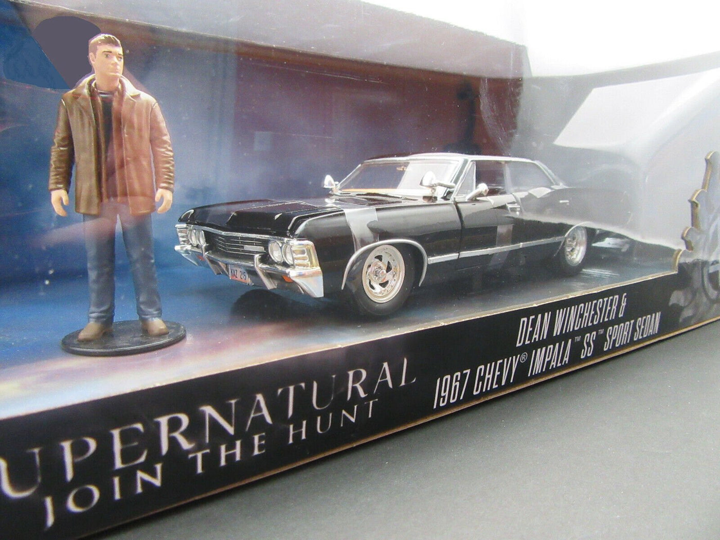 Dean Winchester & 1967 Chevy Impala SS Sedan ~ Die Cast ~ Supernatural ~ 1:24