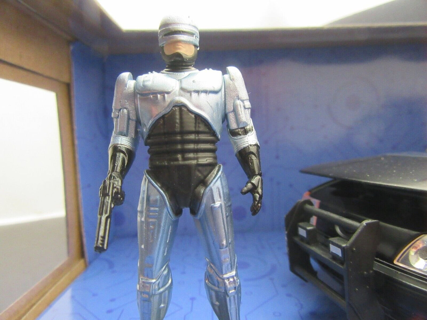 ROBO COP & OCP Ford Taurus ~ Die Cast Figure   1:24 scale