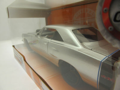 1970 Plymouth Road Runner ~ Die Cast Car ~ Bigtime Muscle ~ Silver ~ 1:24