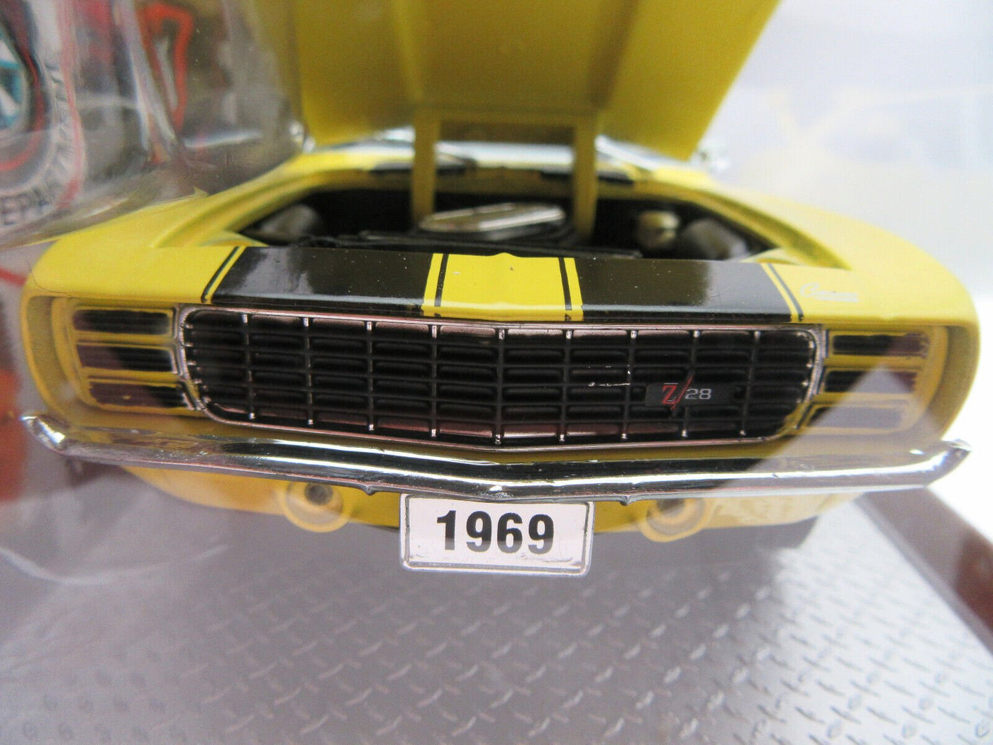 1969 Chevrolet Camaro Z/28 ~ Yellow ~ Die Cast Car ~ M2 Machines ~ 1:24