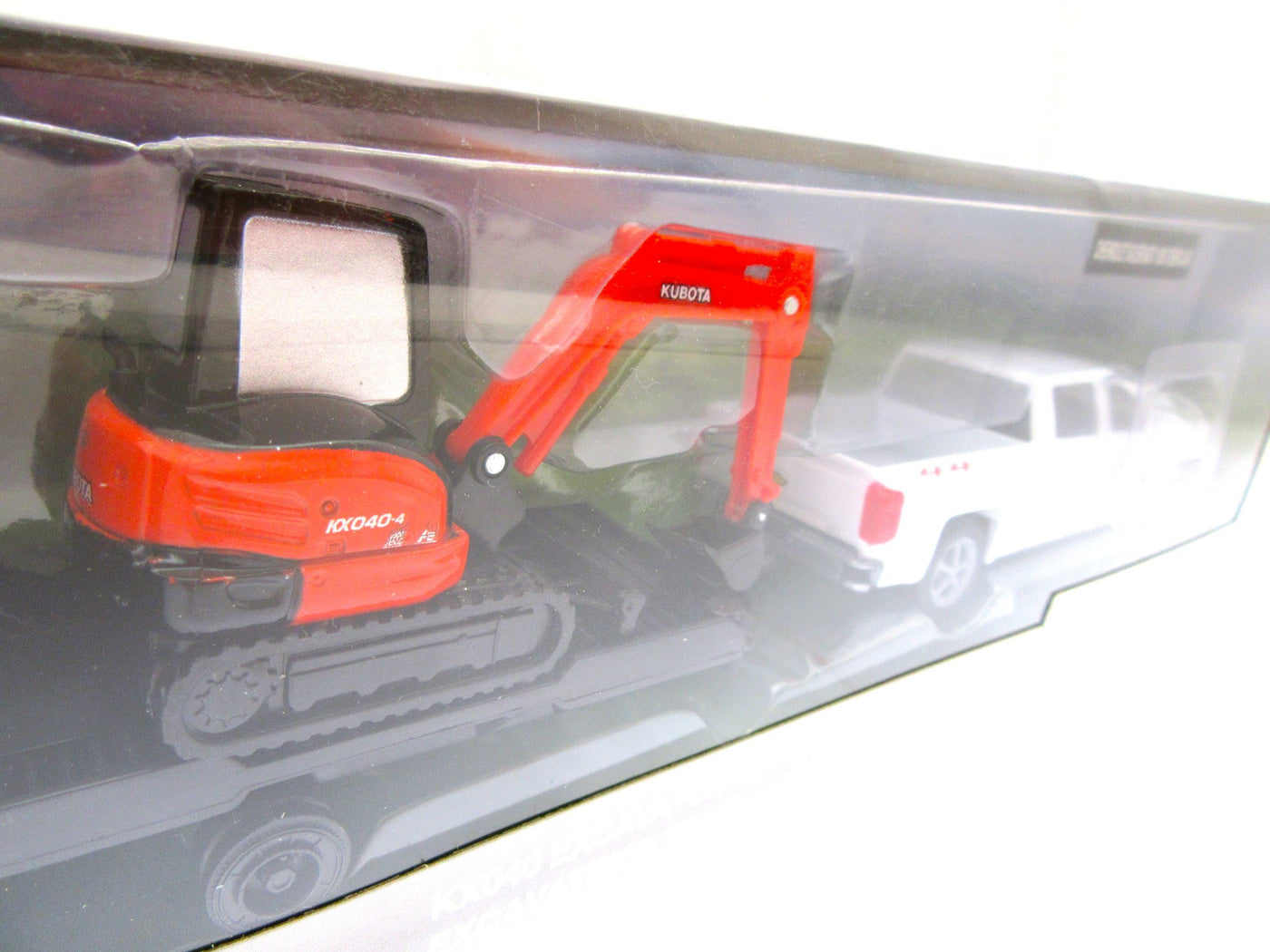 KX040 Kubota Excavator and Chevrolet 1500 Silverado Crew Cab 1:46 Scale